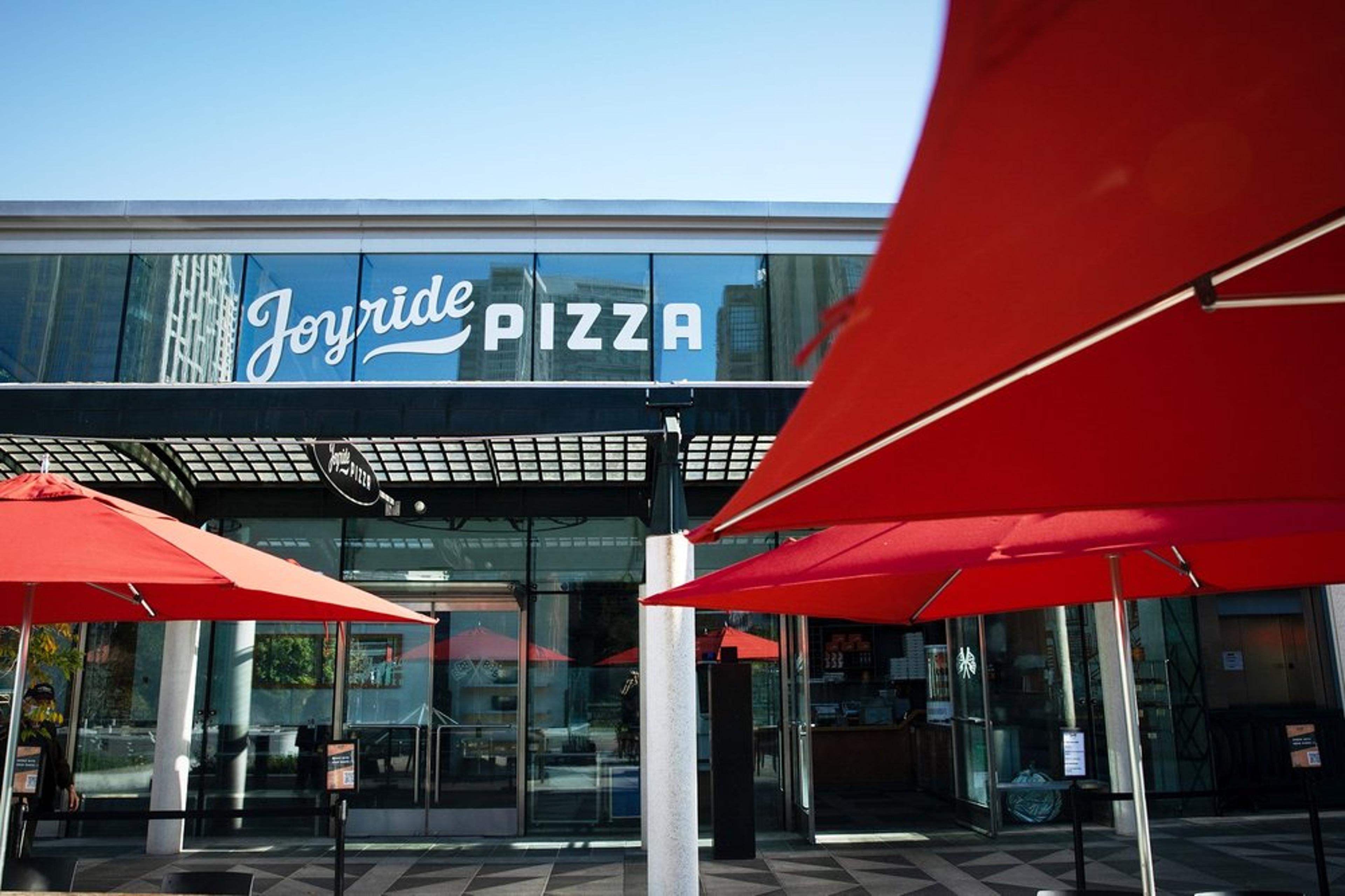 Joyride Pizza at Yerba Buena Gardens, a former Samovar tea house, with red patio umbrellas.