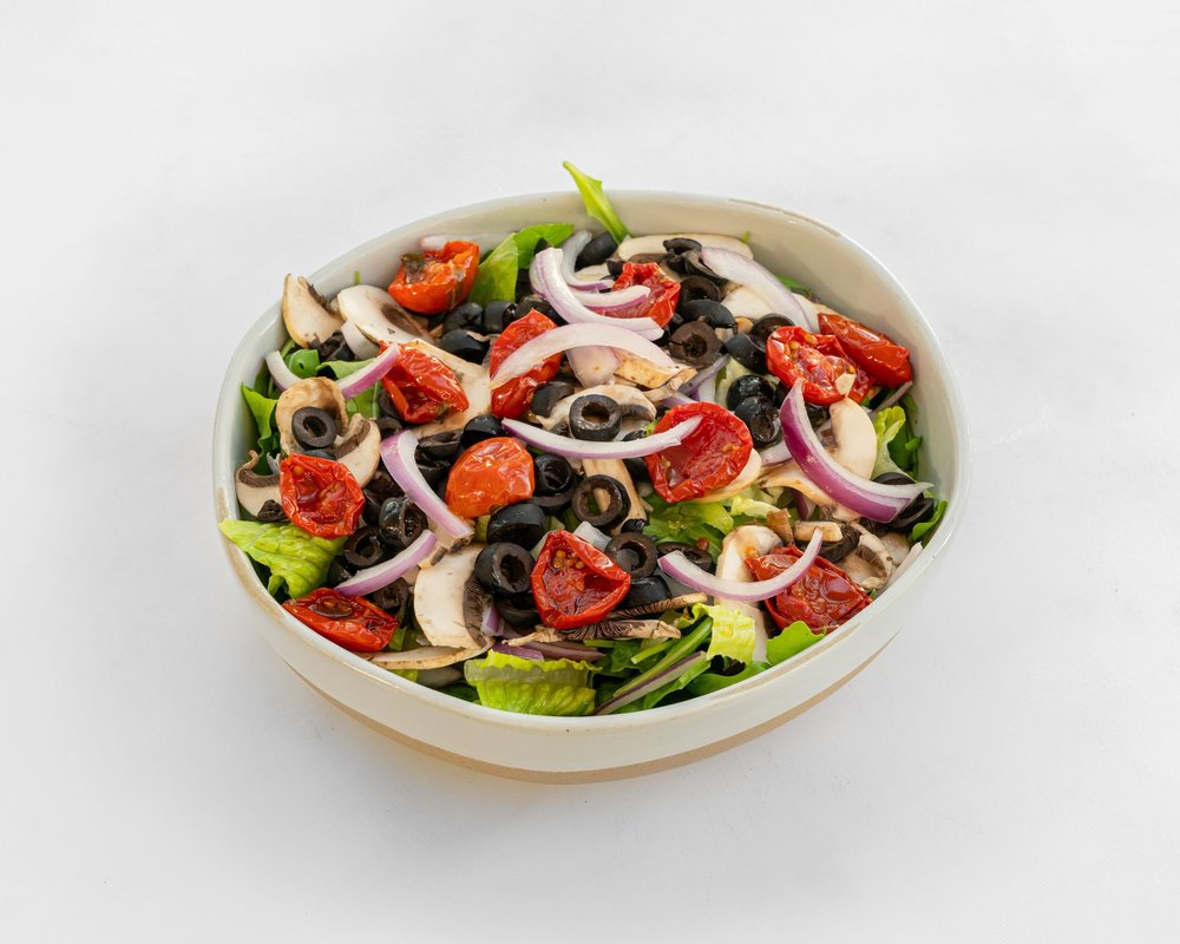 Garden salad with romaine, arugula, mushrooms, black olives and sun-dried tomatoes
