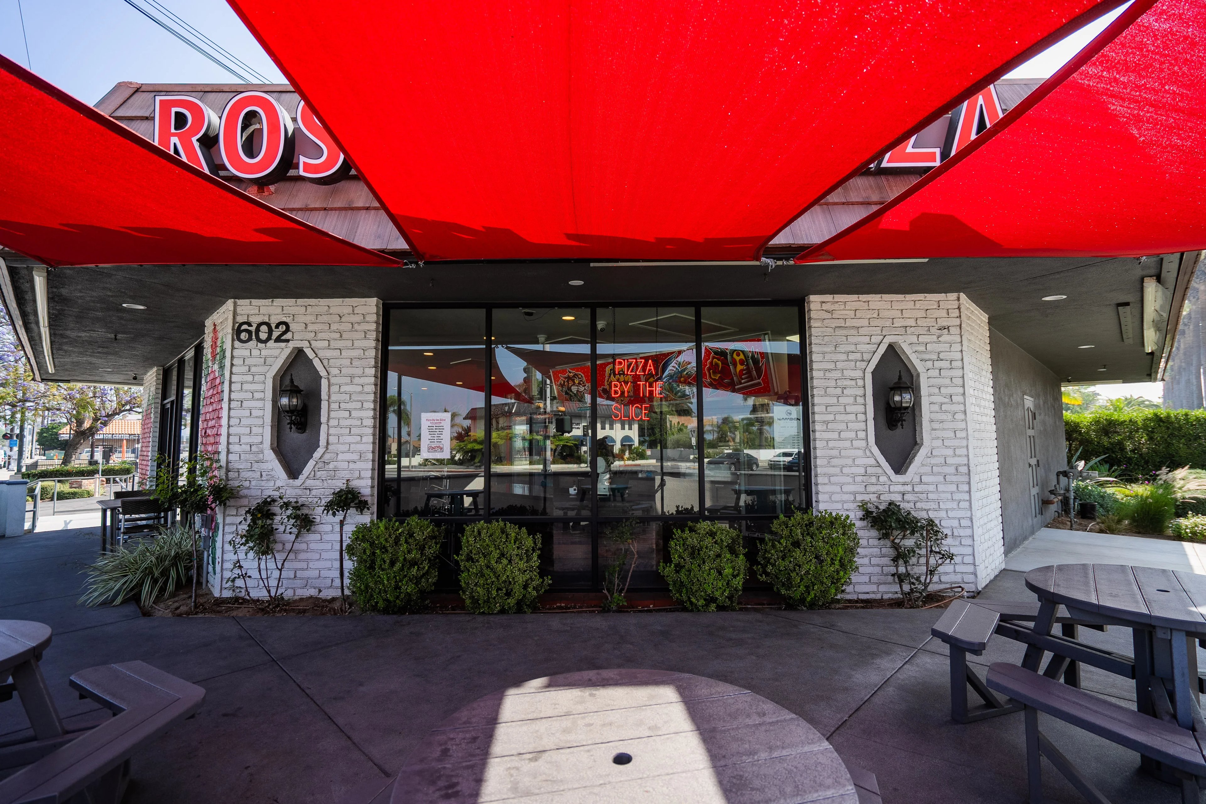 Rose City Pizza front patio