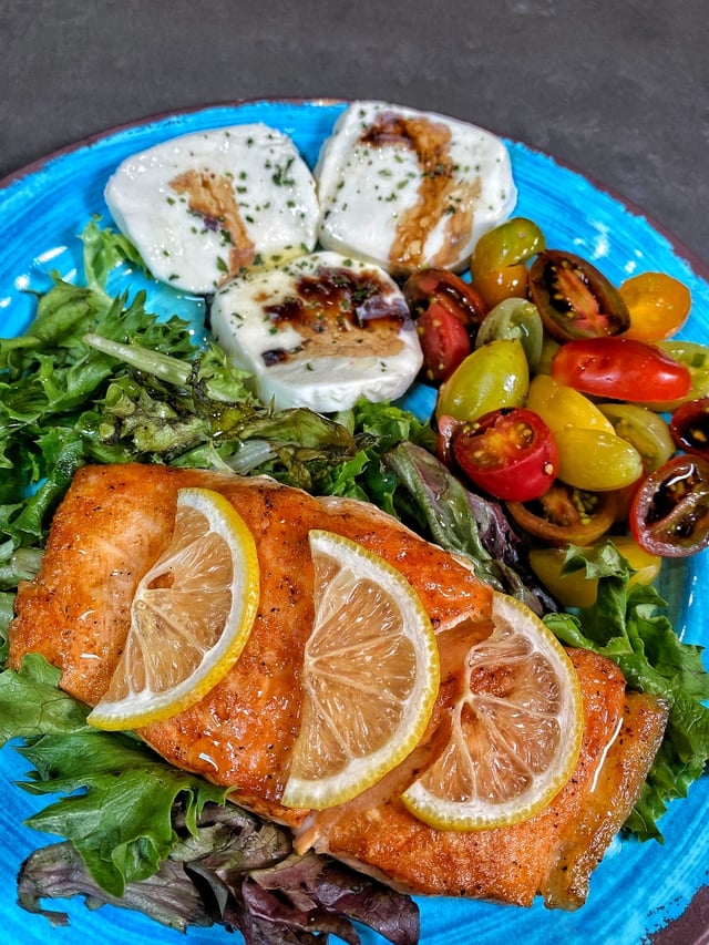 Salmon & Caprese Salad