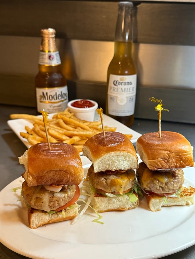 Ahi Burger Sliders 3pcs