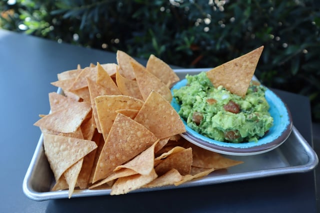 GUACAMOLE & CHIPS